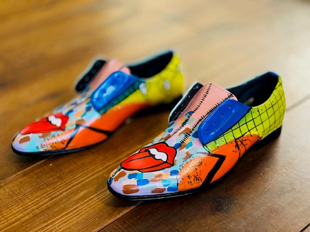 Storing heel fijn Volwassen Rollingstones schoenen in het Groninger Museum - Miranda Nienhuis